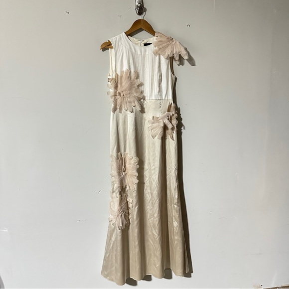 Raquel Couture Silk Evening Gown w/ 3D Floral Appliqué – Size 6 - Picture 1 of 6